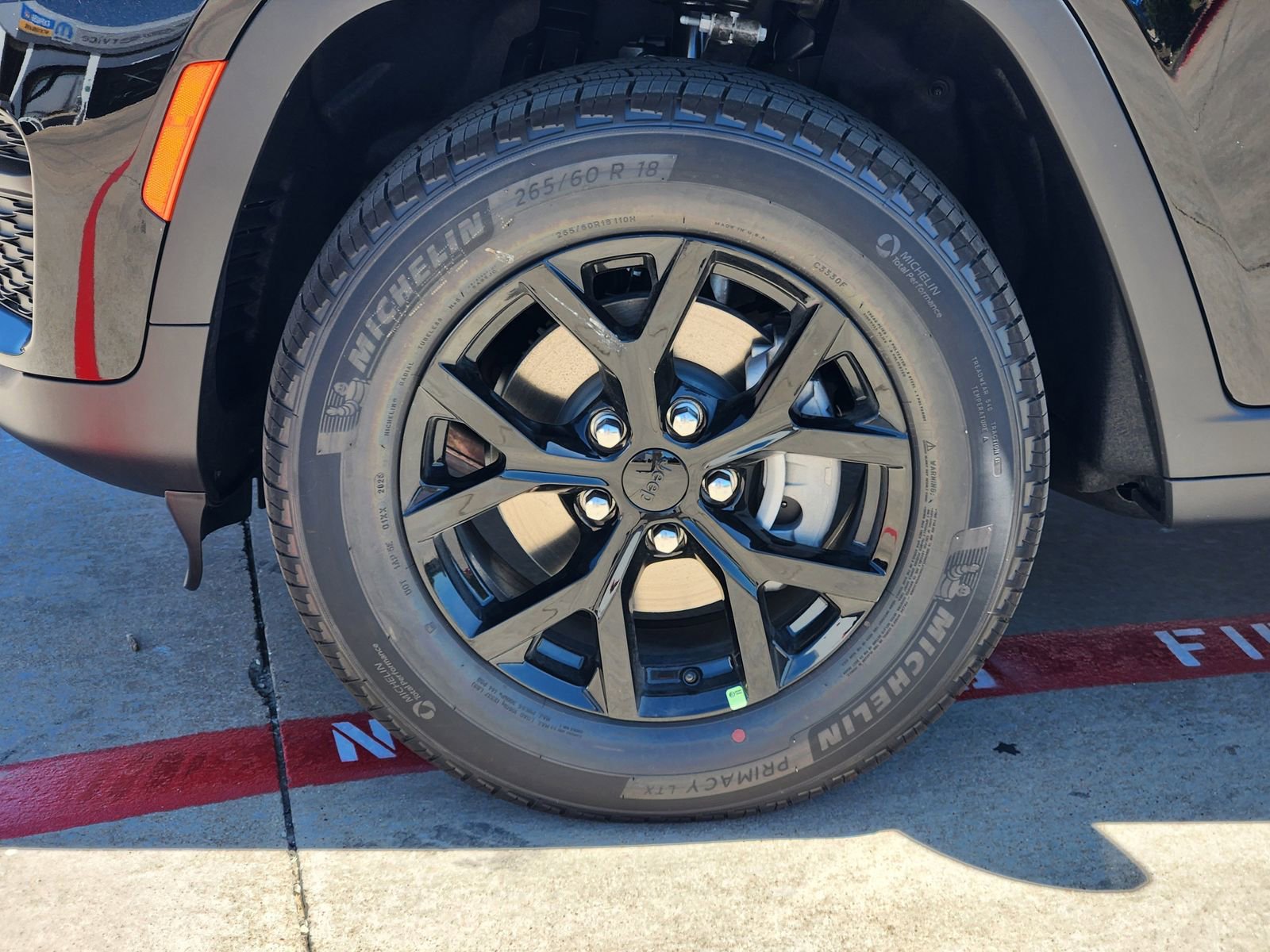 New 2025 Jeep Grand Cherokee Altitude image 8