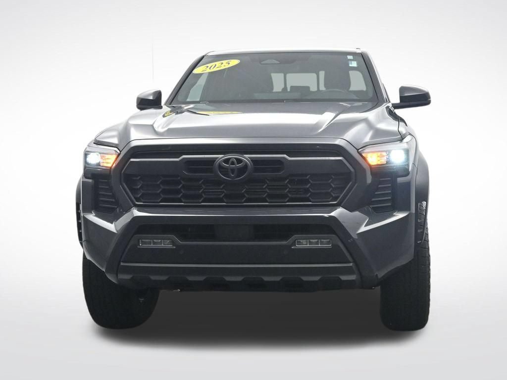 Used 2025 Toyota Tacoma TRD Off-Road w/ TRD Off Road Upgrade Package AWD/4WD image 2