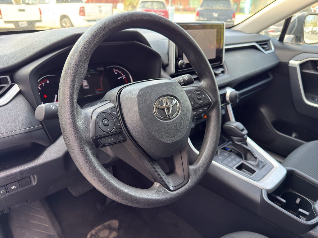 Used 2024 Toyota RAV4 LE image 31