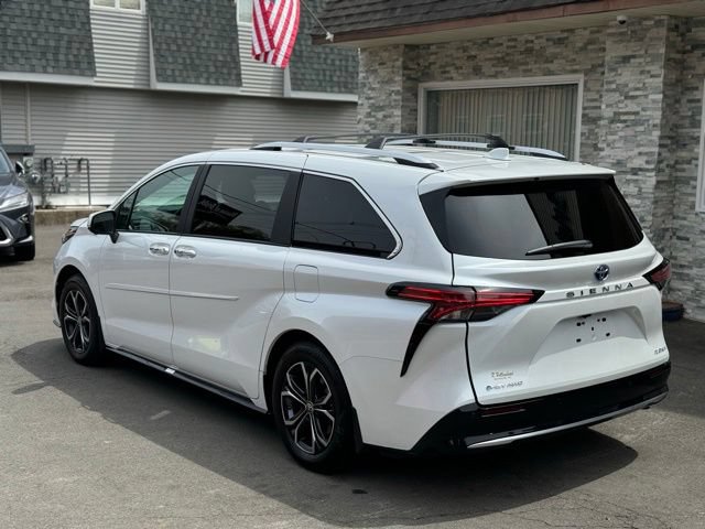 Used 2025 Toyota Sienna Platinum AWD/4WD image 9