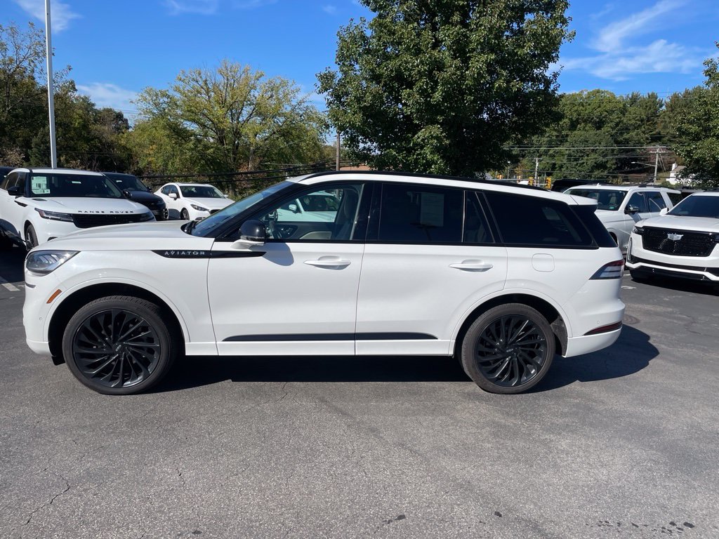 Used 2023 Lincoln Aviator Reserve w/ Equipment Group 201A AWD/4WD image 3