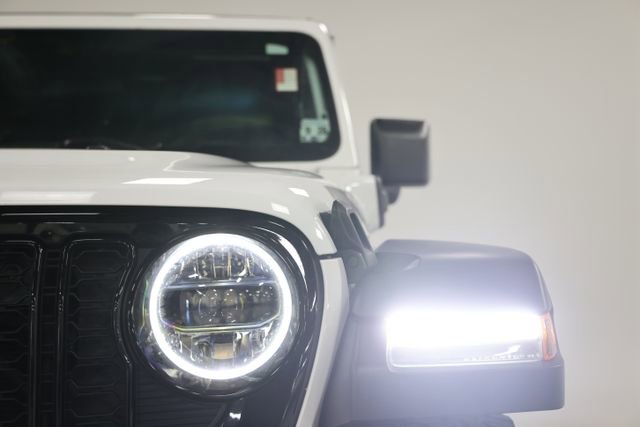Used 2024 Jeep Wrangler Unlimited AWD/4WD image 3