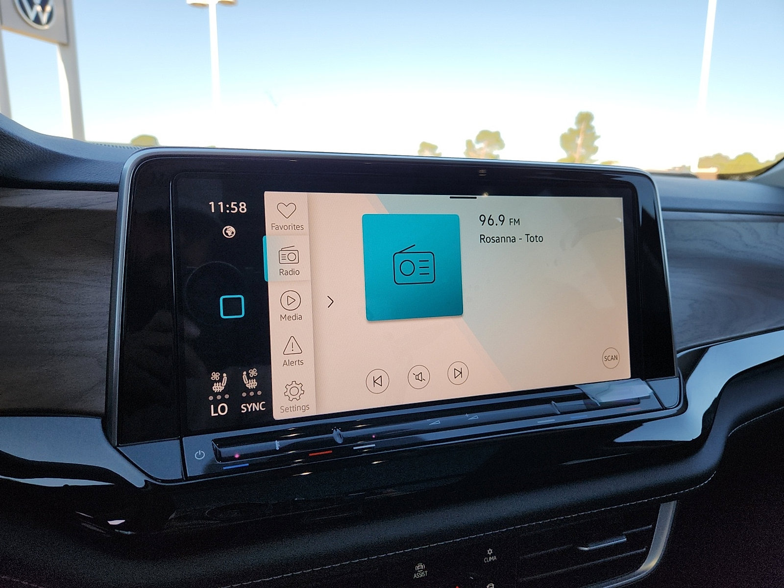 New 2026 Volkswagen Atlas SE image 19