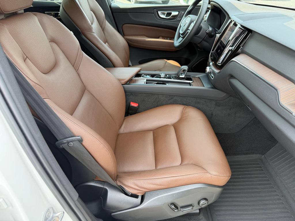 Used 2022 Volvo XC60 T8 Inscription Expression w/ Climate Package AWD/4WD image 15