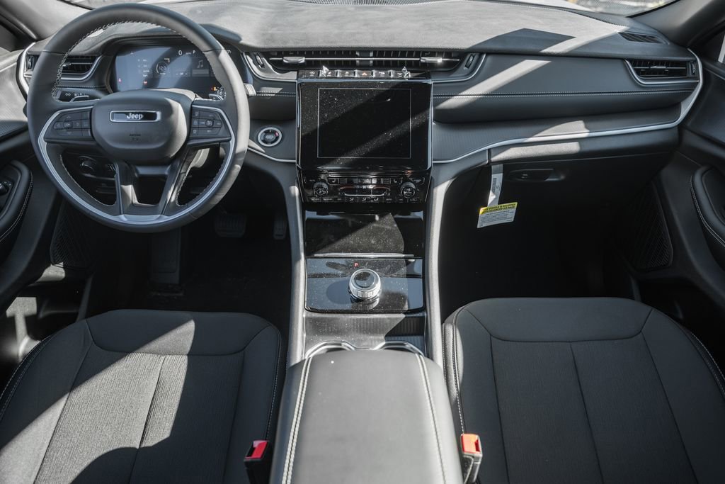 New 2025 Jeep Grand Cherokee Laredo X w/ Luxury Tech Group I image 19