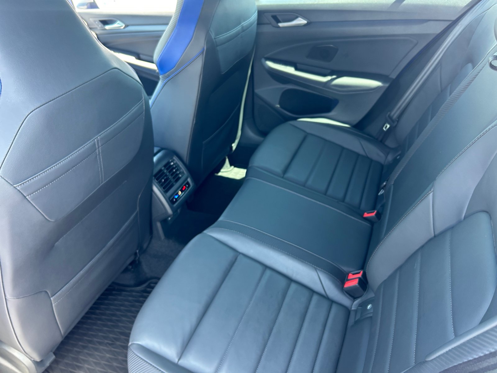 Used 2023 Volkswagen Golf R AWD/4WD image 17