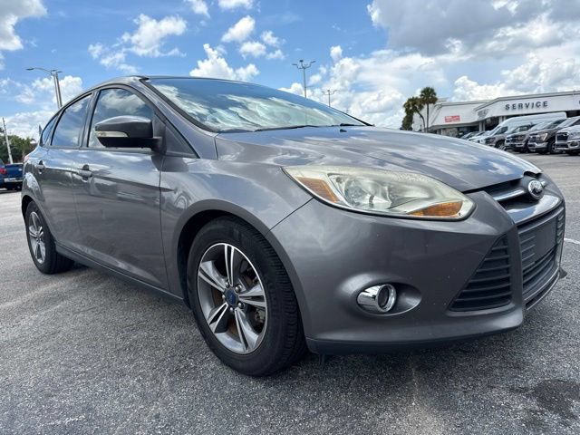 Used 2014 Ford Focus SE w/ SE Sport Package FWD image 3