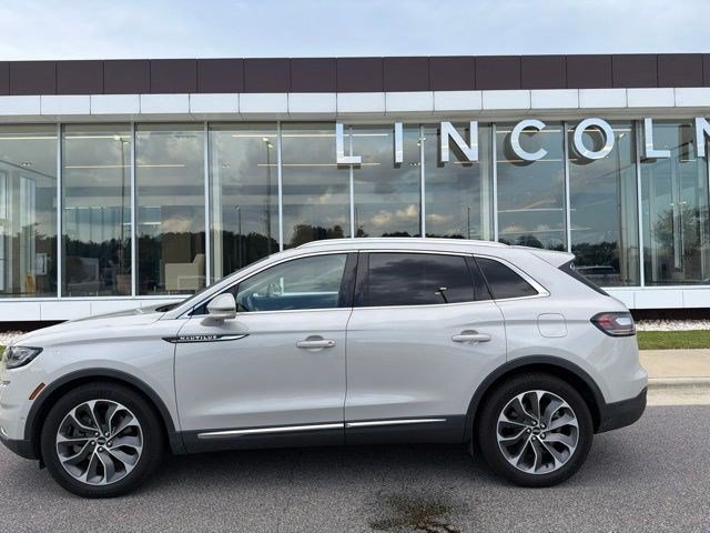Used 2023 Lincoln Nautilus Reserve AWD/4WD image 2