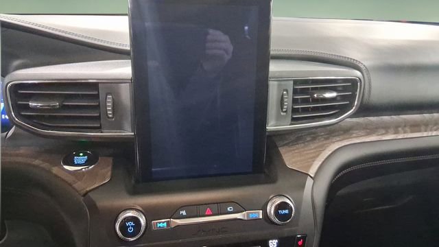Used 2020 Ford Explorer Platinum w/ Premium Technology Package image 11