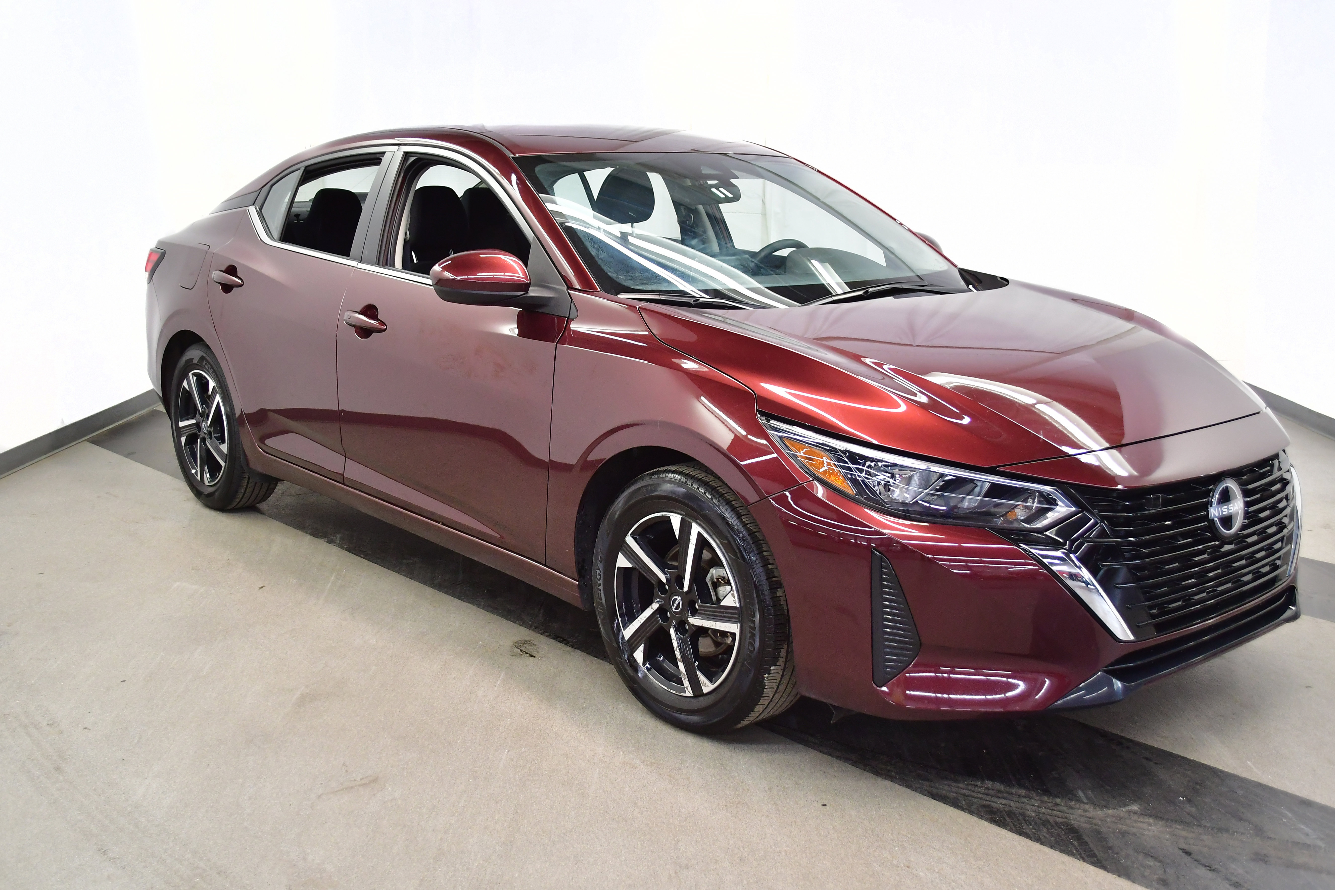 Used 2025 Nissan Sentra SV FWD image 2