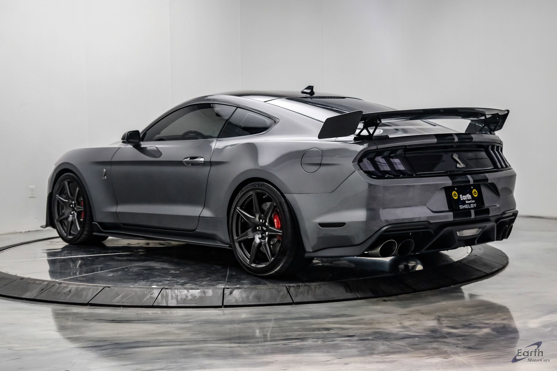 Used 2021 Ford Mustang Shelby GT500 w/ Carbon Fiber Track Pack RWD image 12