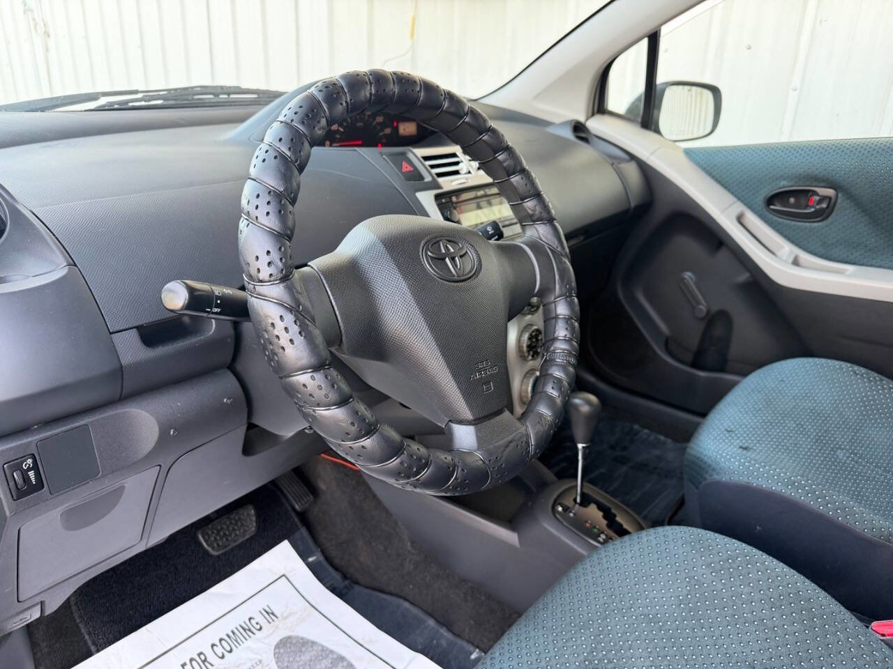 Used 2007 Toyota Yaris 2-Door Hatchback image 16