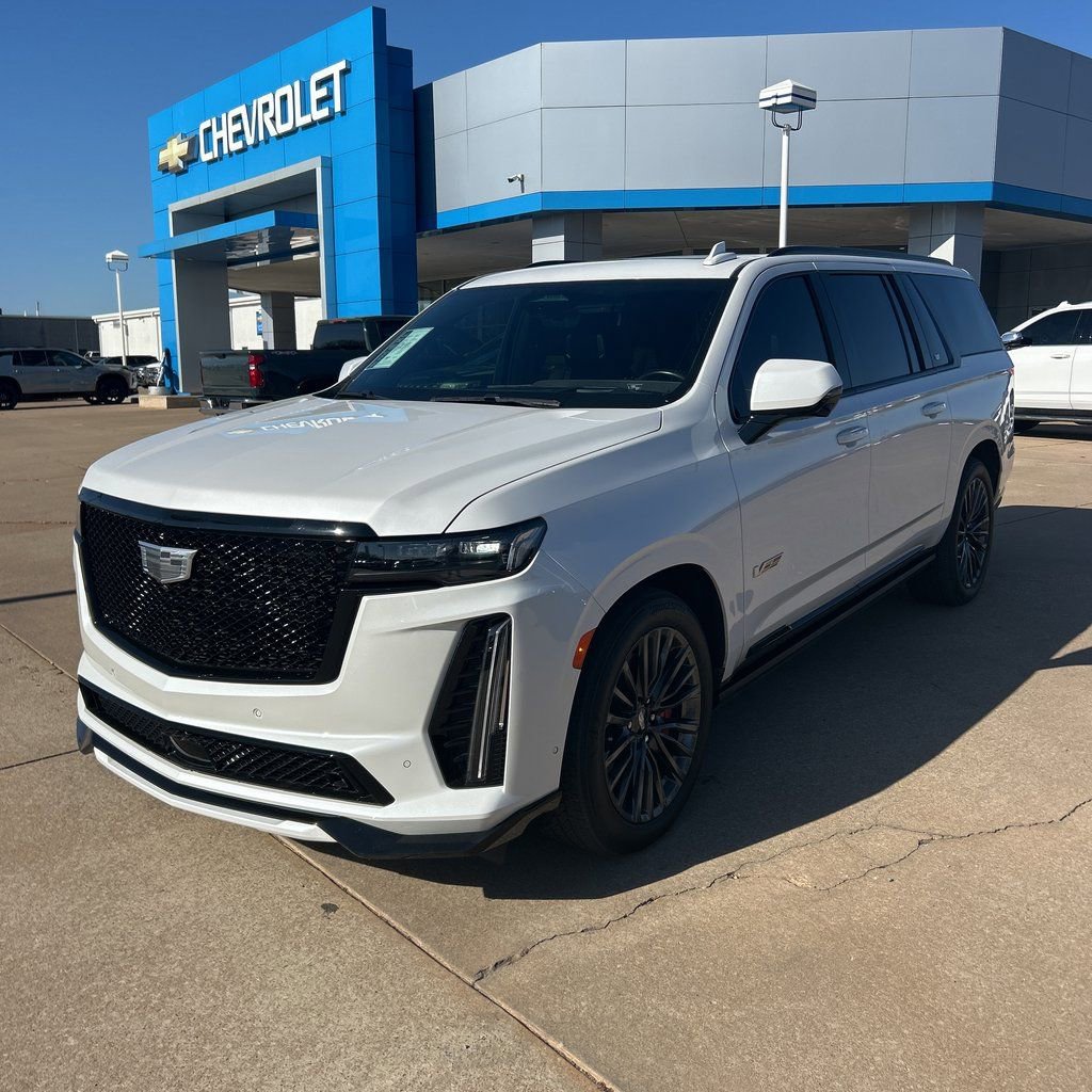 Used 2023 Cadillac Escalade ESV V image 3