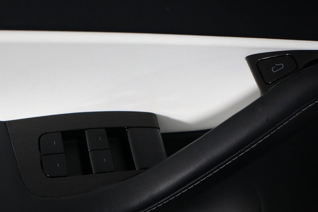 Used 2020 Tesla Model Y Performance image 18