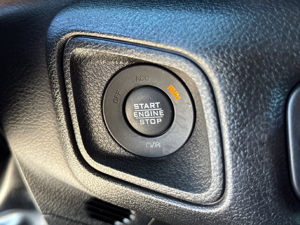 Certified 2024 Jeep Wrangler Unlimited w/ Convenience Group AWD/4WD image 31
