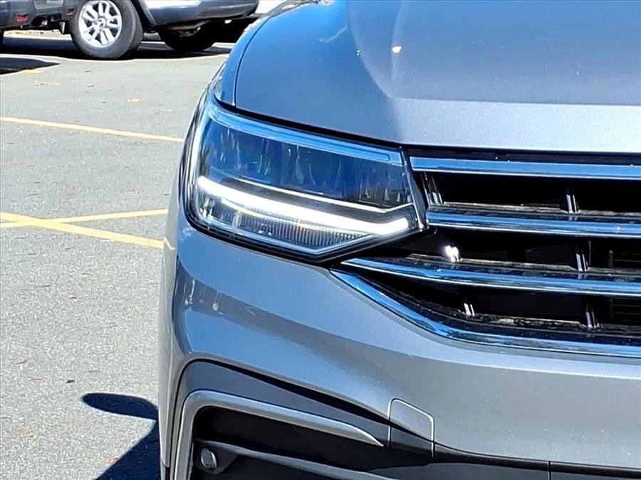 Used 2024 Volkswagen Tiguan SE image 14