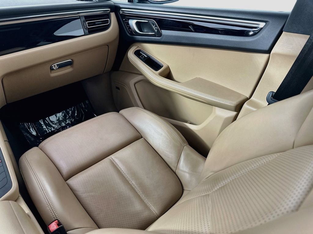 Used 2020 Porsche Macan AWD/4WD image 25