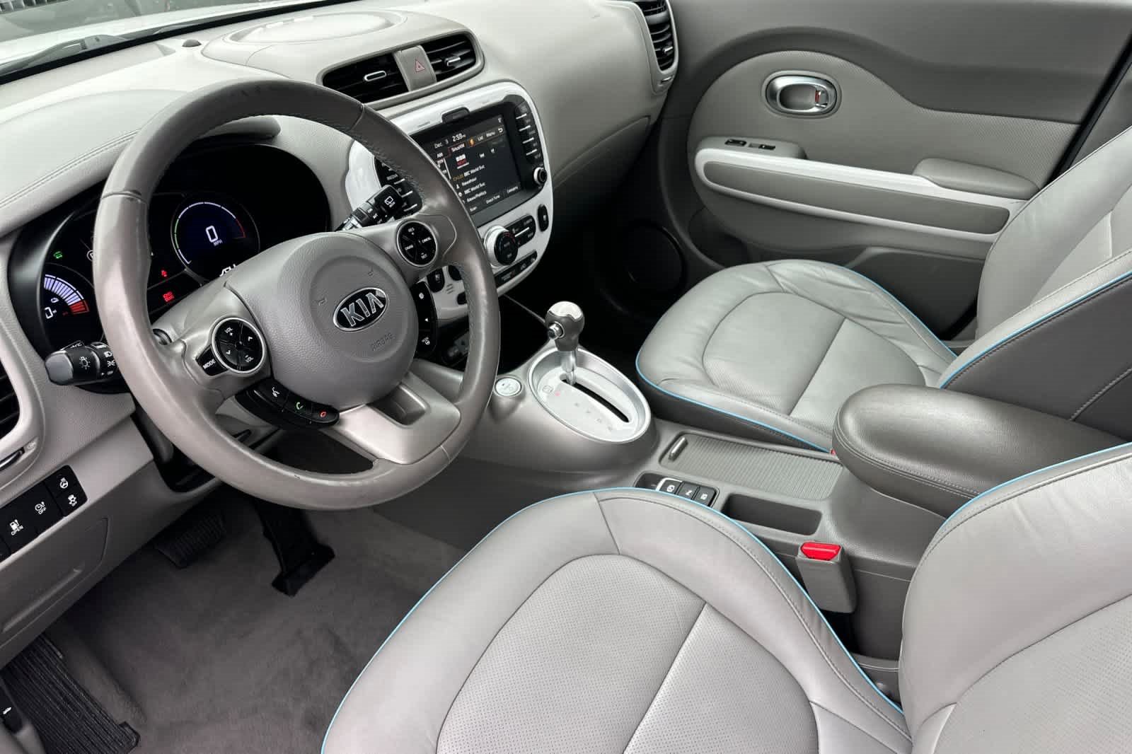 Used 2017 Kia Soul EV + image 11