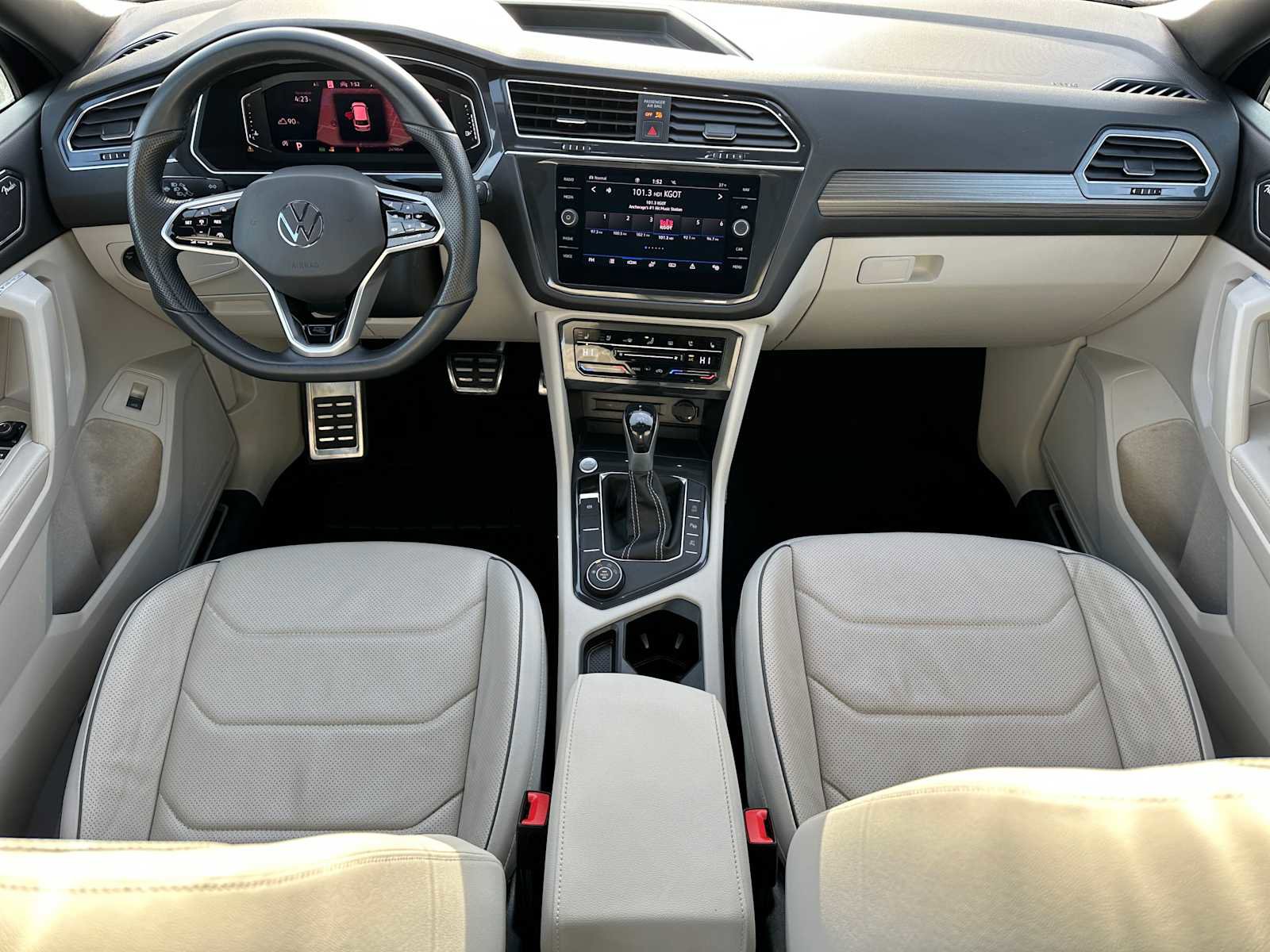 Used 2022 Volkswagen Tiguan SEL R-Line image 18