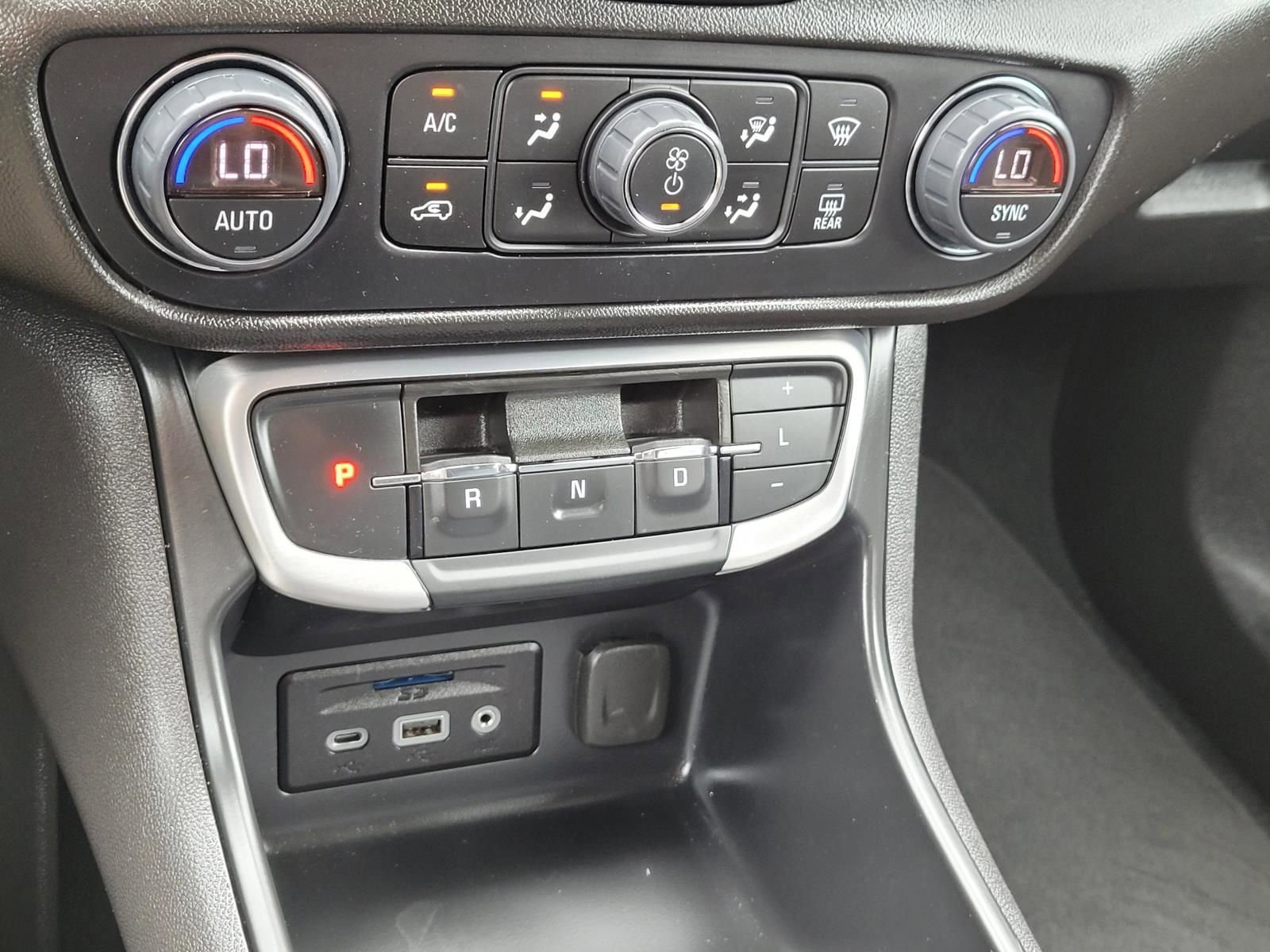 Used 2024 GMC Terrain SLT image 26