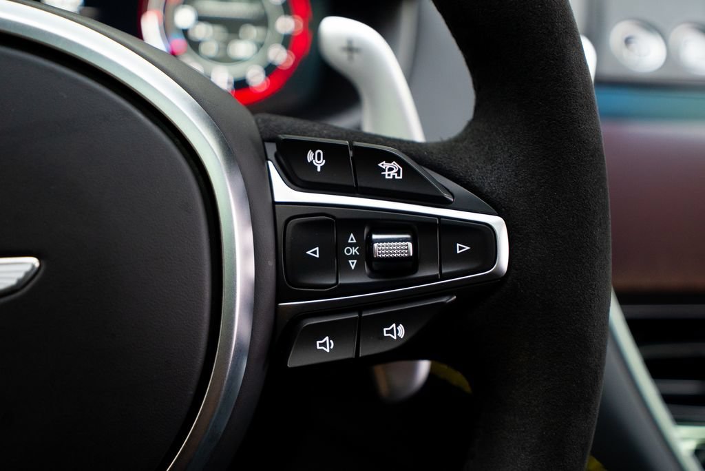 Used 2022 Aston Martin DBX AWD/4WD image 37