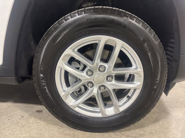 Used 2025 Jeep Grand Cherokee Laredo X w/ Luxury Tech Group I image 29