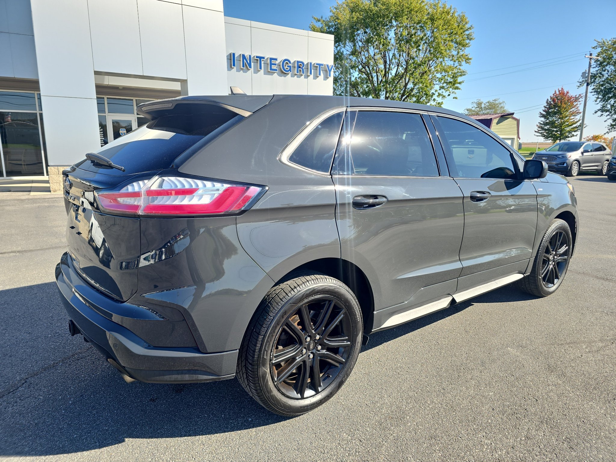 Used 2021 Ford Edge ST-Line w/ Class II Trailer Tow Package AWD/4WD image 6