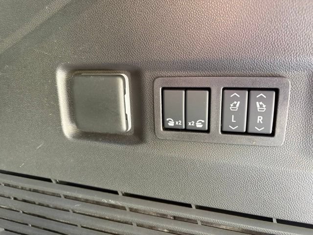 Certified 2026 GMC Yukon Denali Ultimate AWD/4WD image 10