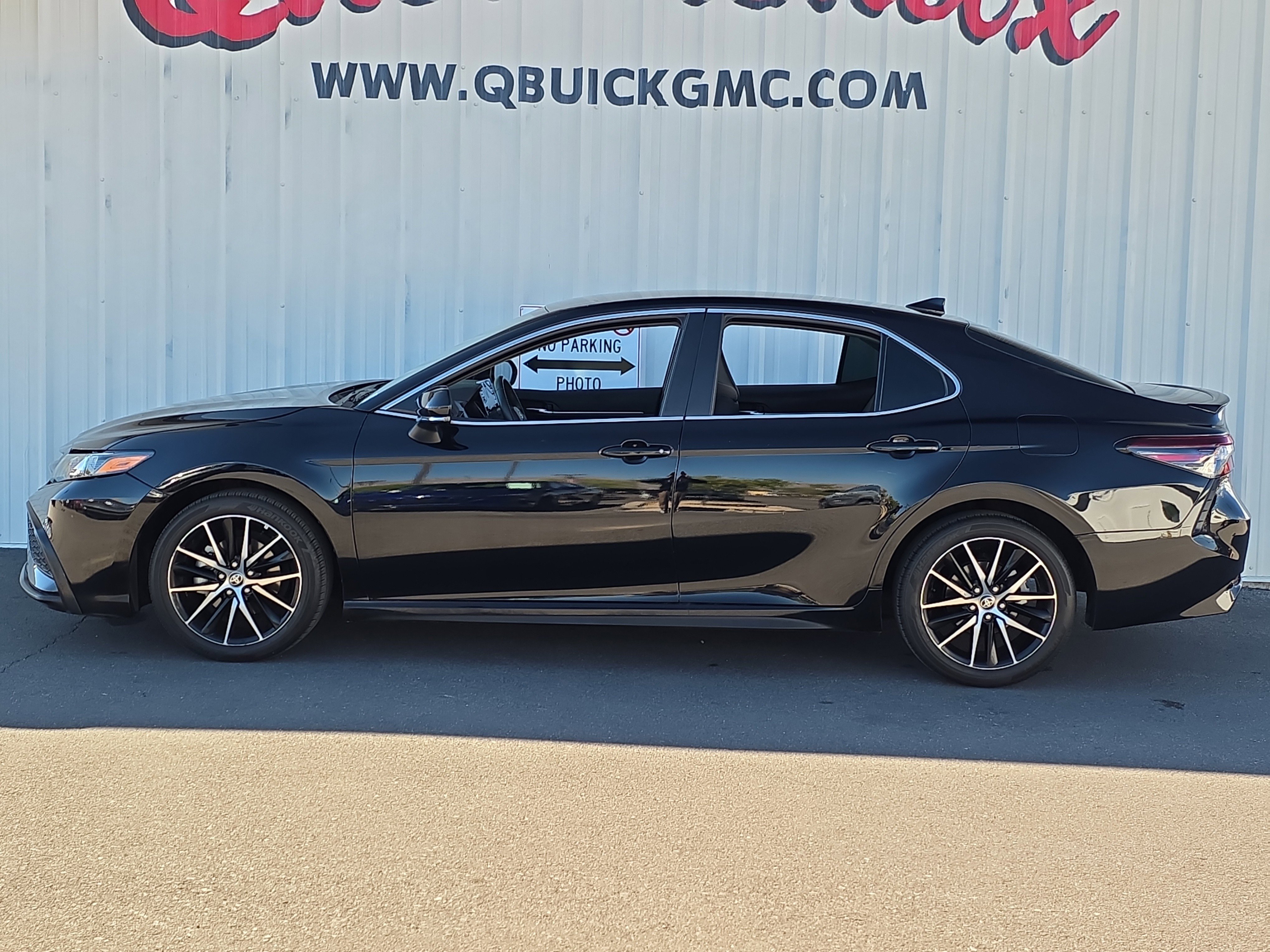 Used 2024 Toyota Camry SE w/ Convenience Package image 4