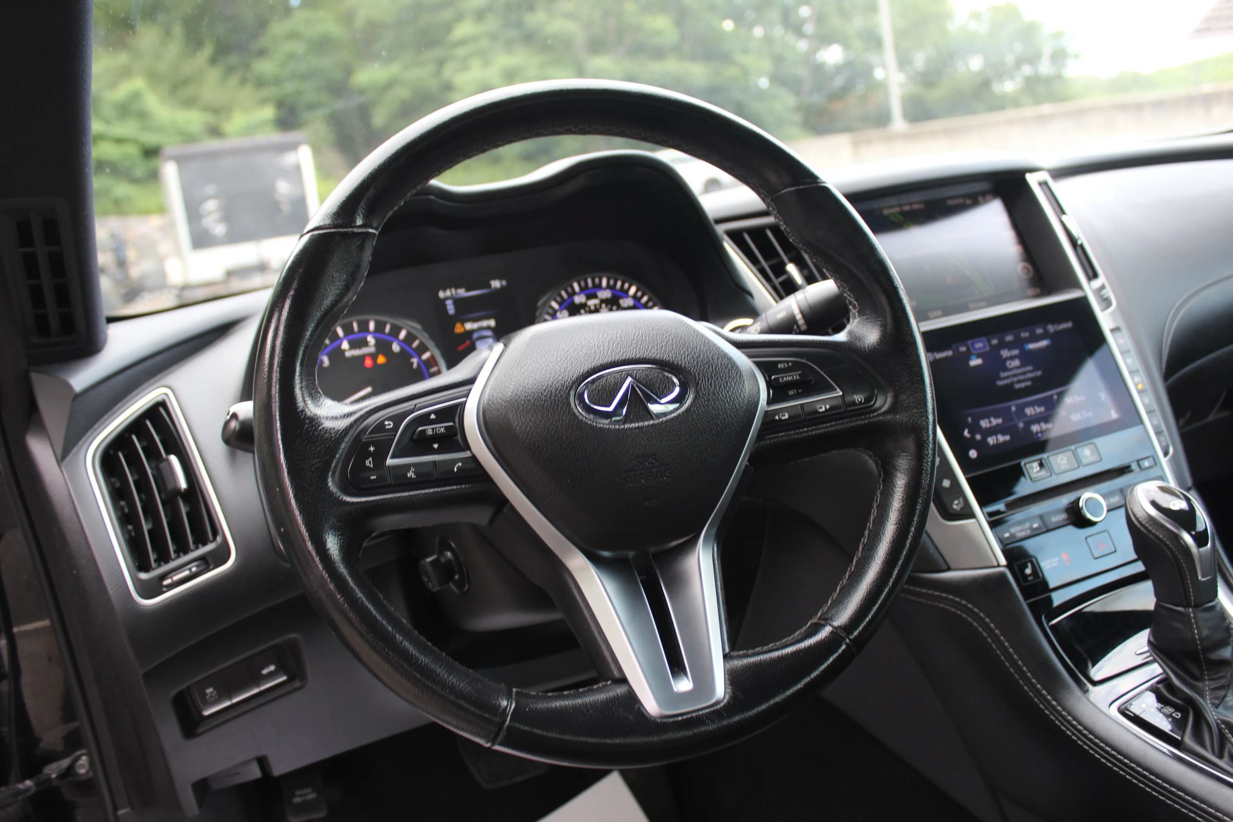 Used 2019 INFINITI Q60 3.0t Luxe w/ Essential Package AWD/4WD image 17