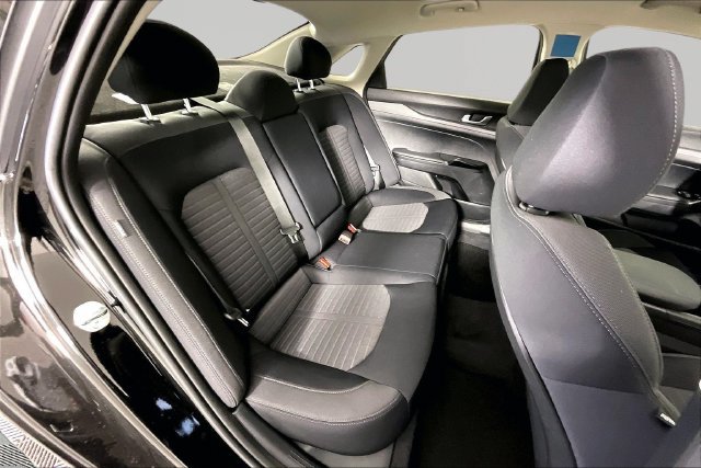 New 2027 Kia K5 LXS FWD image 9