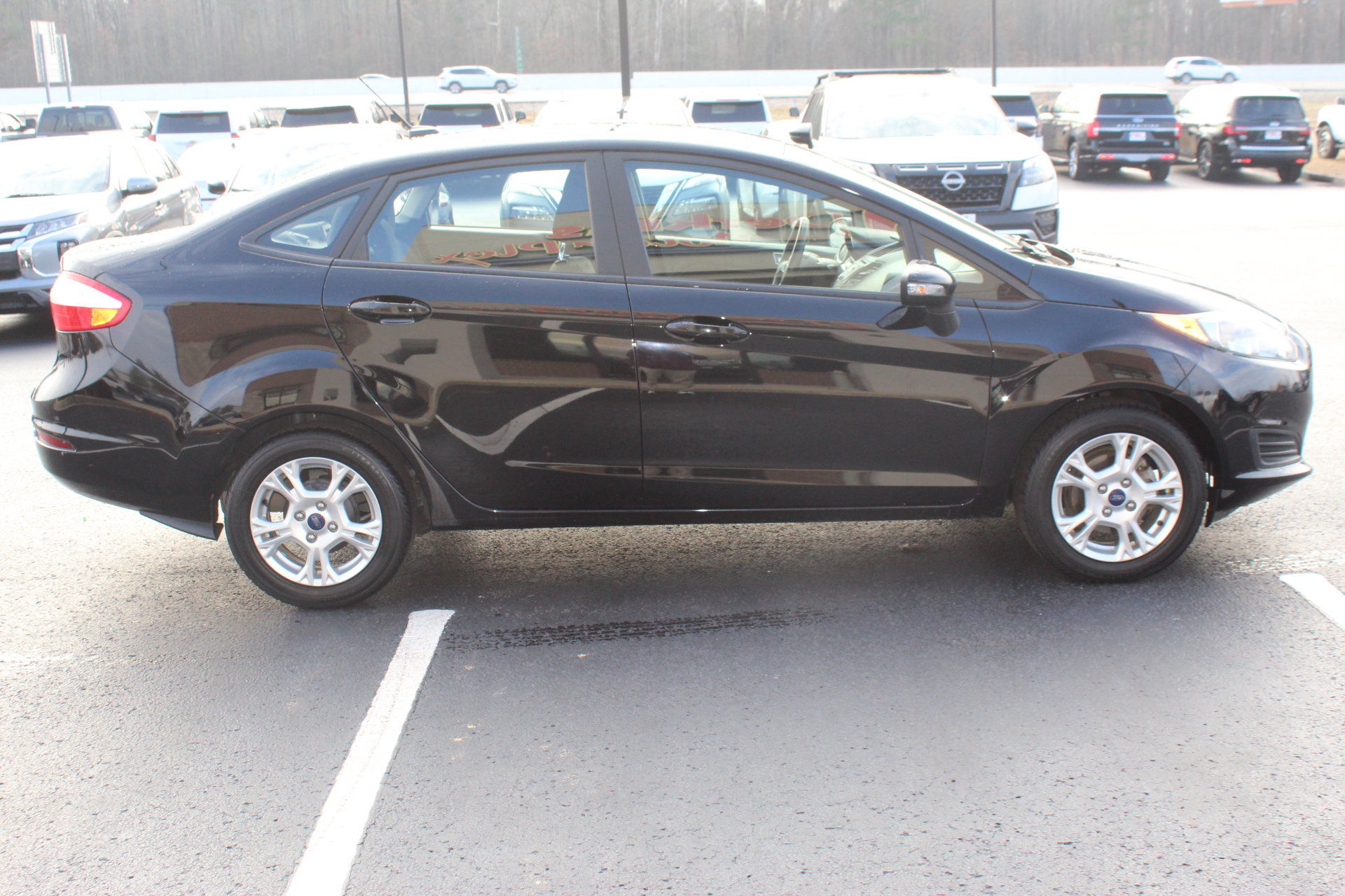 Used 2016 Ford Fiesta SE image 5