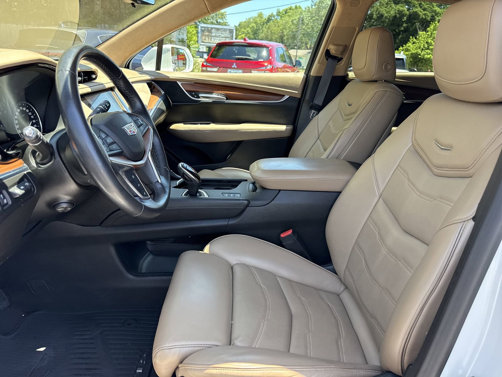 Used 2017 Cadillac XT5 Platinum w/ Driver Assist Package AWD/4WD image 9