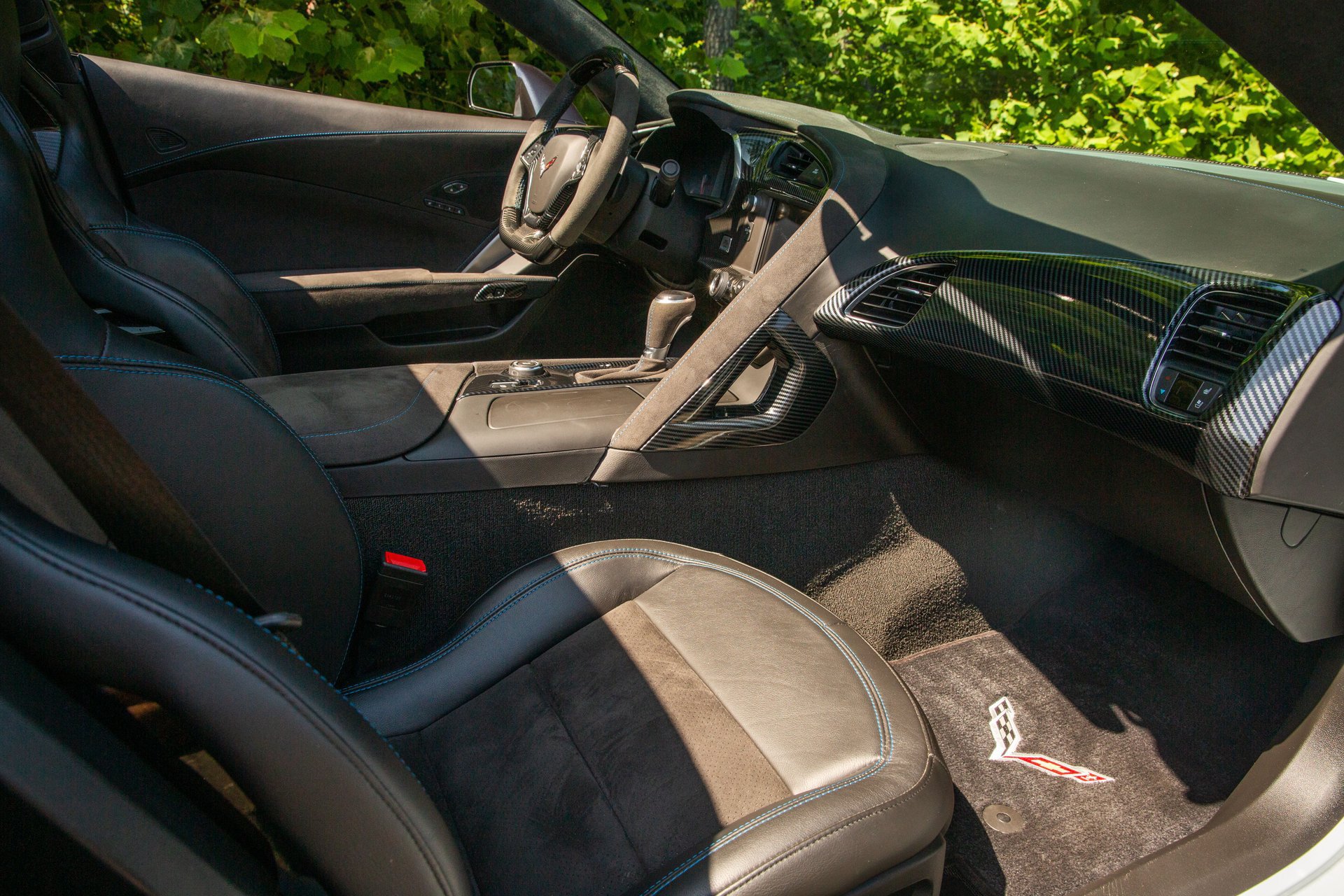 Used 2018 Chevrolet Corvette Z06 w/ Carbon 65 Edition RWD image 48