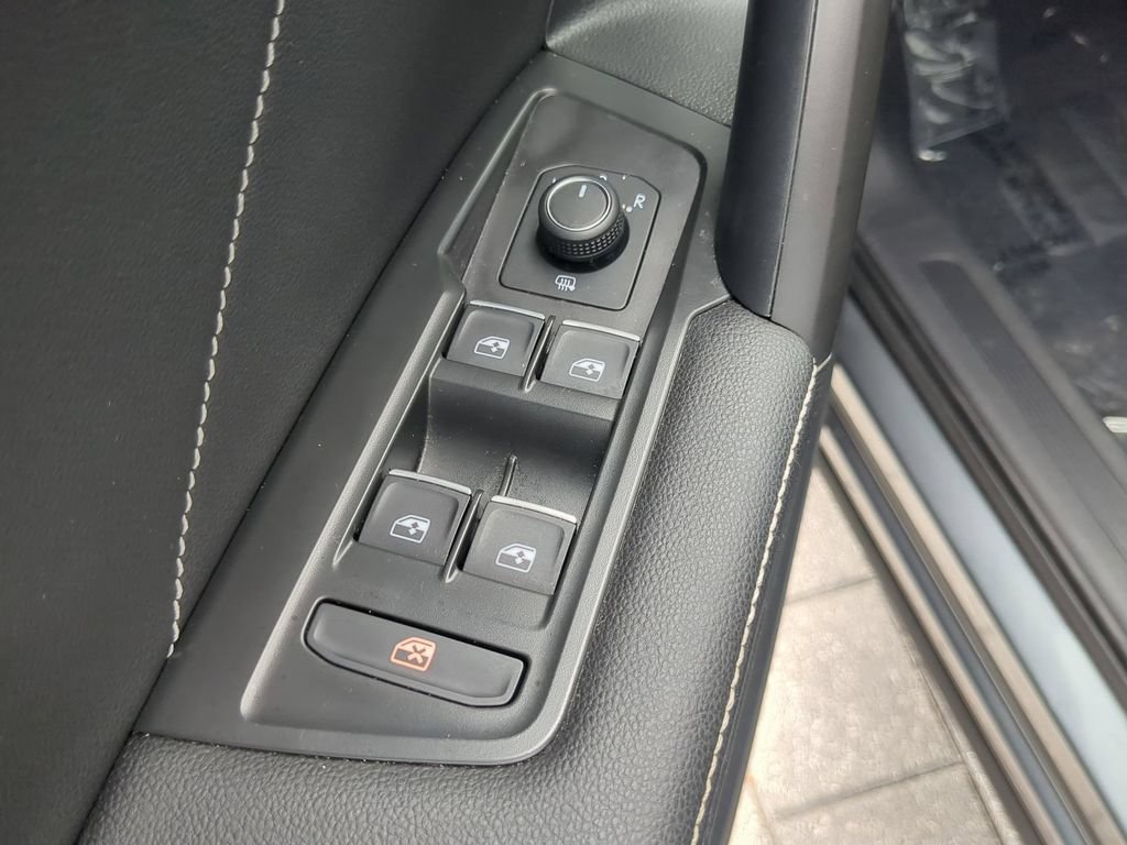 Used 2022 Volkswagen Tiguan SE FWD image 17