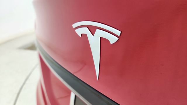 Used 2022 Tesla Model S image 16