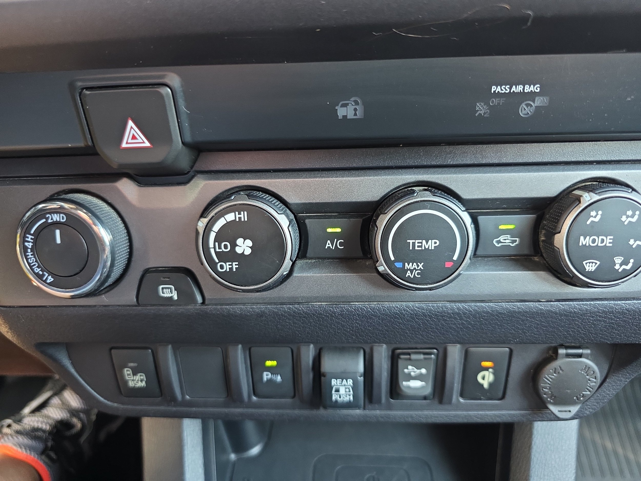 Used 2019 Toyota Tacoma TRD Off-Road w/ Technology Package AWD/4WD image 20