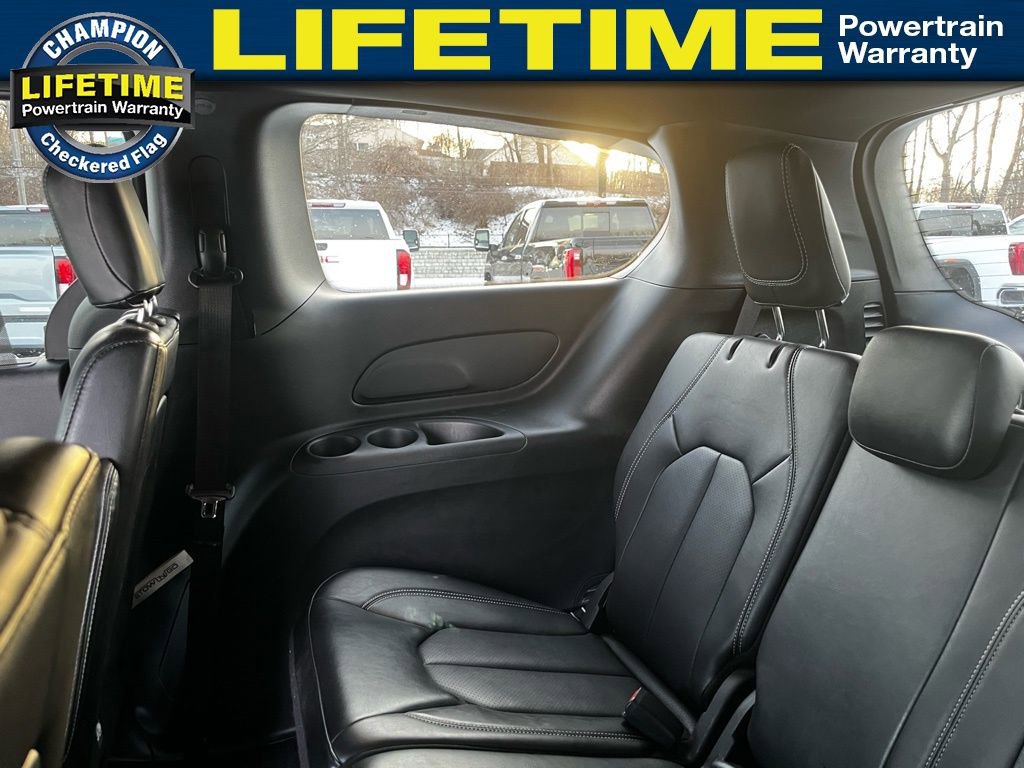 Used 2025 Chrysler Pacifica Select image 27