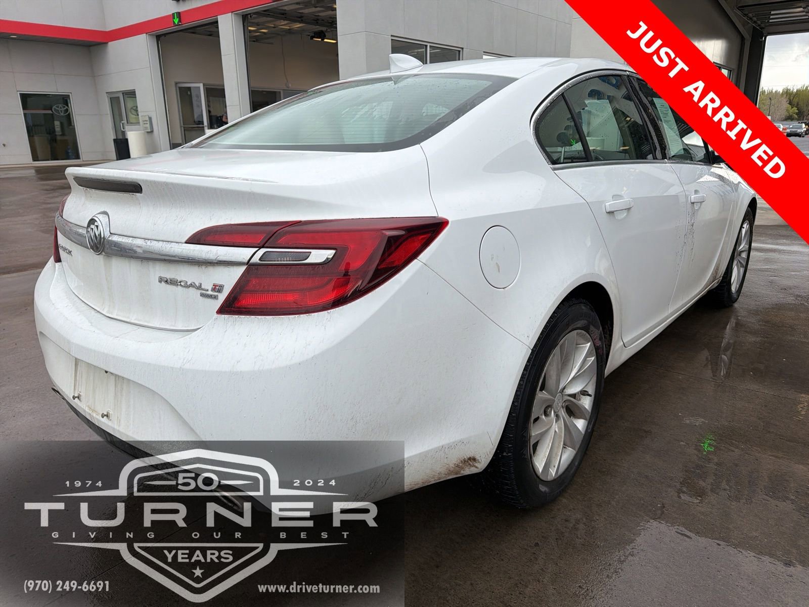 Used 2016 Buick Regal AWD image 2