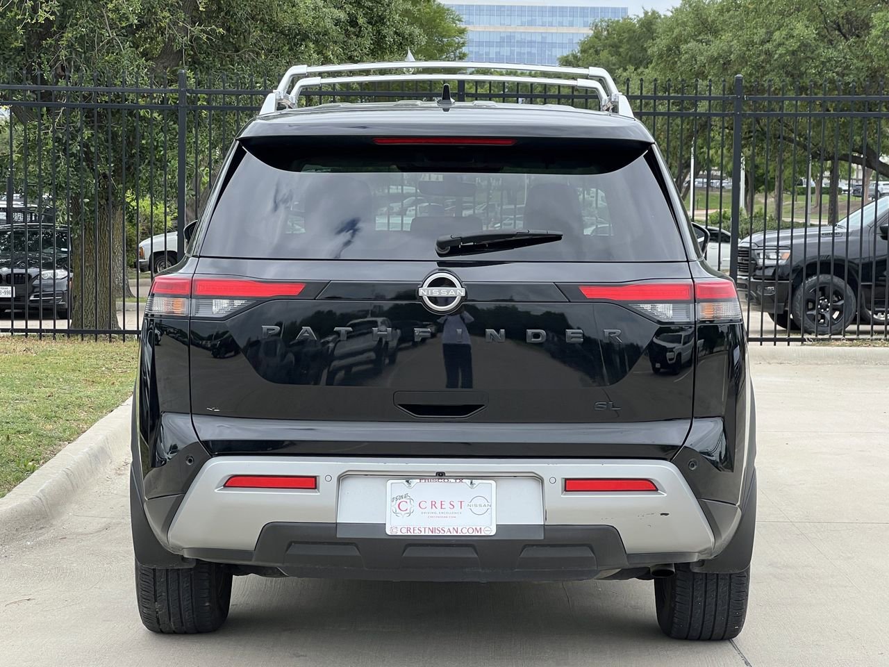 Certified 2023 Nissan Pathfinder SL w/ Black Appearance Package FWD image 4