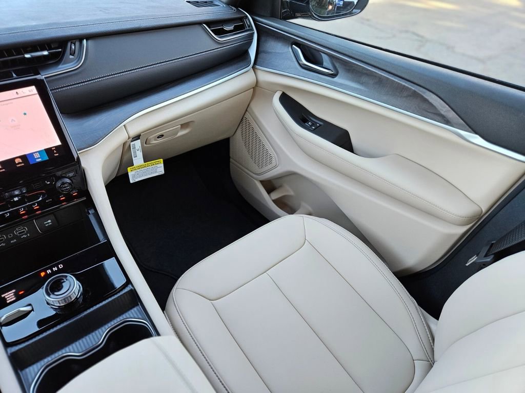 New 2025 Jeep Grand Cherokee Limited image 15