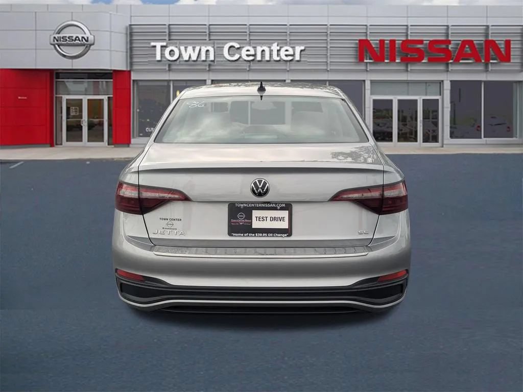 Used 2023 Volkswagen Jetta SE FWD image 6