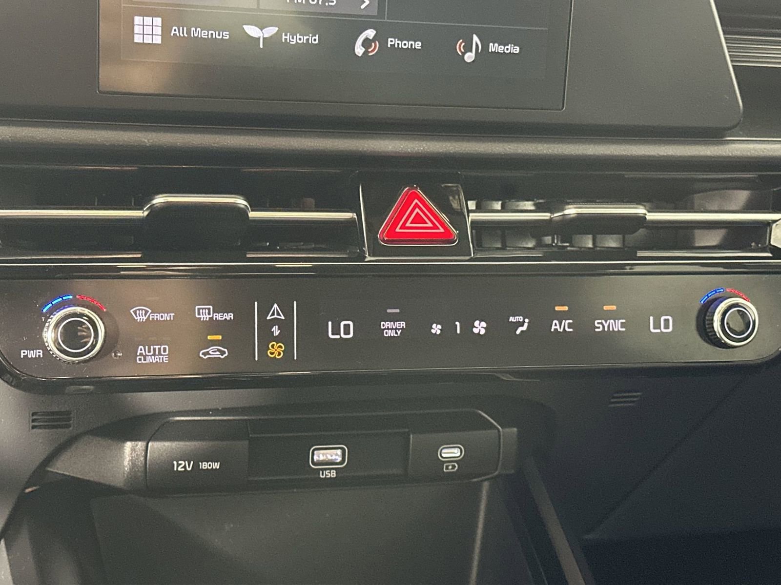 Used 2025 Kia Niro LX image 19