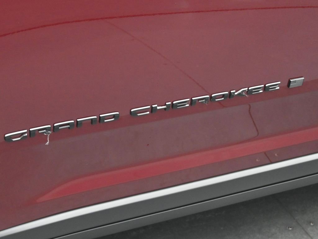 New 2025 Jeep Grand Cherokee Laredo image 13