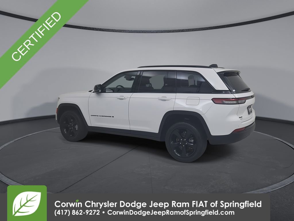 Used 2023 Jeep Grand Cherokee Limited w/ Black Appearance Package image 9
