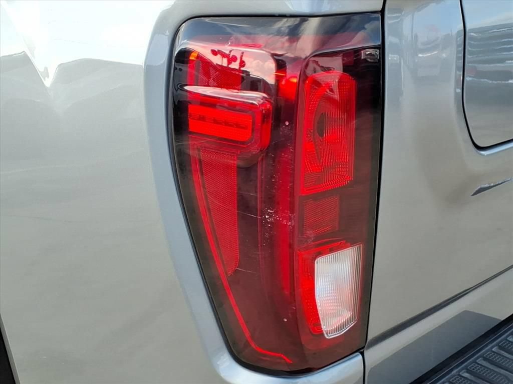 Used 2025 GMC Sierra 2500 SLE w/ Preferred Package AWD/4WD image 12
