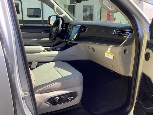 New 2023 Jeep Wagoneer Series III w/ Preferred Equipment Group AWD/4WD image 44