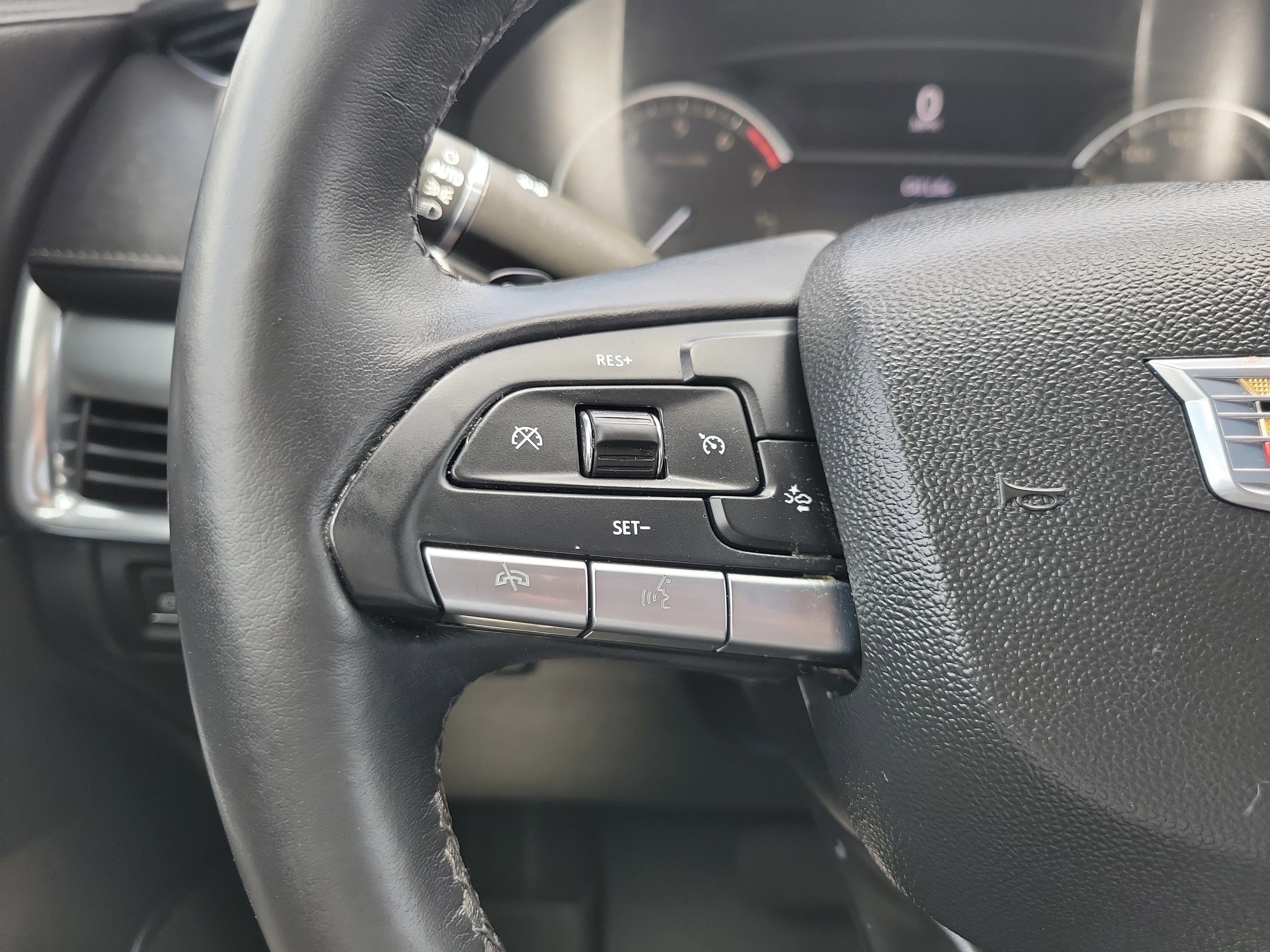 Used 2020 Cadillac XT4 Premium Luxury w/ Driver Awareness Package FWD image 27