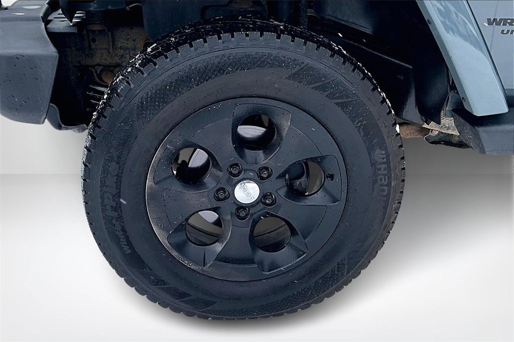 Used 2015 Jeep Wrangler Unlimited Sahara w/ Connectivity Group image 28
