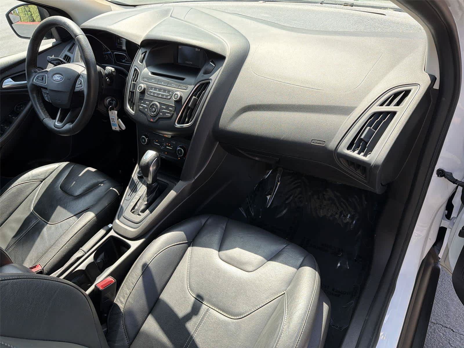 Used 2016 Ford Focus SE w/ Equipment Group 201A FWD image 13